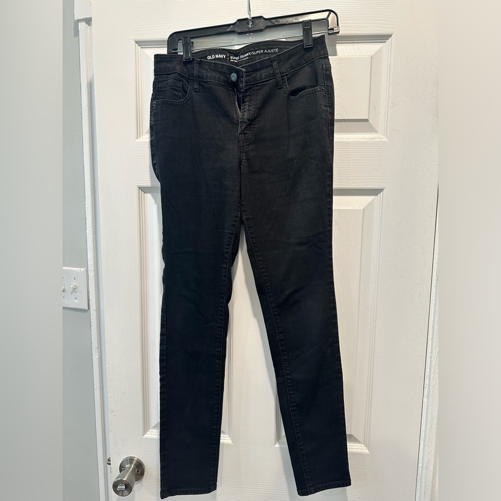 Old Navy mid-rise black super skinny jeans - size 4